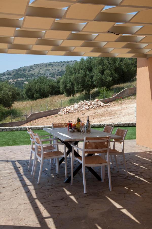 Villa Anthodesmi *
