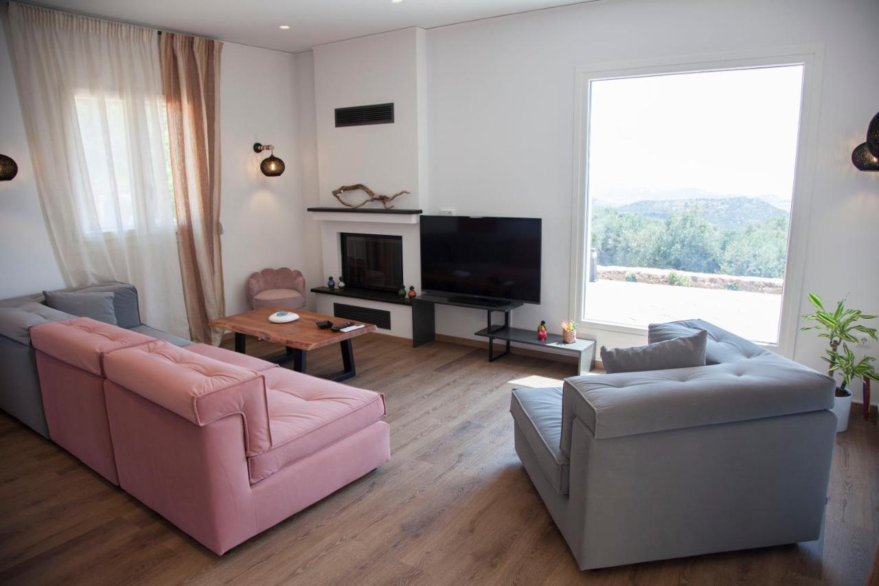 Anthodesmi Villa *